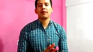 Barbero le dio sexo spoken a cliente con verga grande en su salon. le lleno la boca de leche