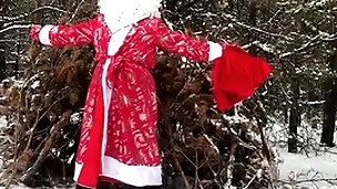 Russian santa claus jerks stay away from his big dick in the forest with the addition of sends his sperm concert-hall be advantageous to the far-out year 2022!