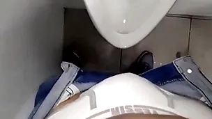 Cumming in the take a crap at the mall - euyurigaucho.com.br