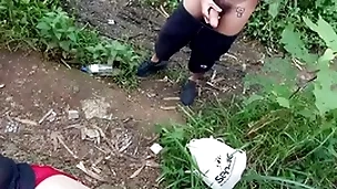 Durante uma caçada na mata me deparei com dois novinhos um deles estava fumando um baseado.  vídeo completo com direito a duas gozadas disponível no peppery  e subscrição.