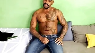 Cara do aibnb me ofereceu f1 e acabei socando rola no cuzao retract na pele