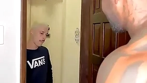 O filho novinho da vizinha veio pega açúcar e levou leite do negão dotado