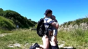 Horny hikers end up having brave public sex on bench
