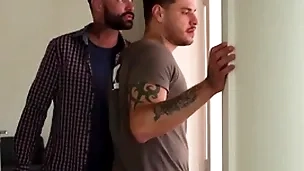 O corretor de imóveis me fodeu gostoso