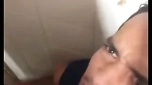 Saindo para o trabalho passei do no banheiro da estação da luz em são paulo e fodi com nove machos - full overheated